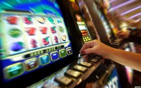 Opsi pembayaran digital termasuk DANA, OVO, GoPay, dan metode perbankan